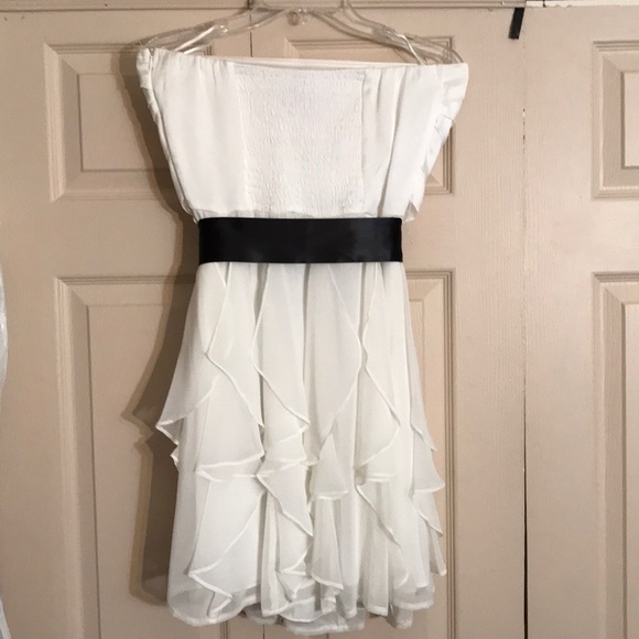 Dress - Picture 5 of 8